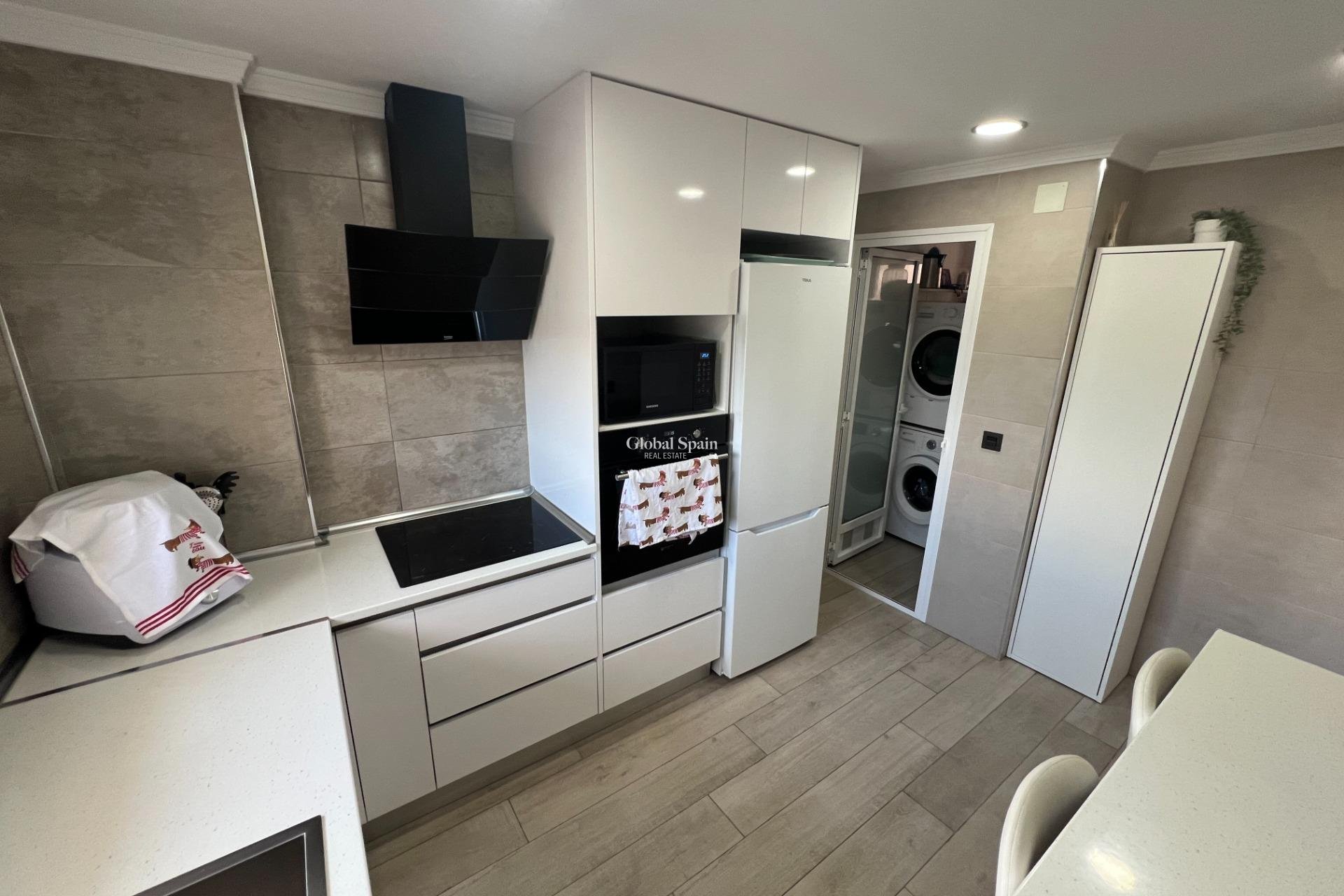 Wederverkoop - APPARTEMENT -
DOLORES - Comunidad Valenciana