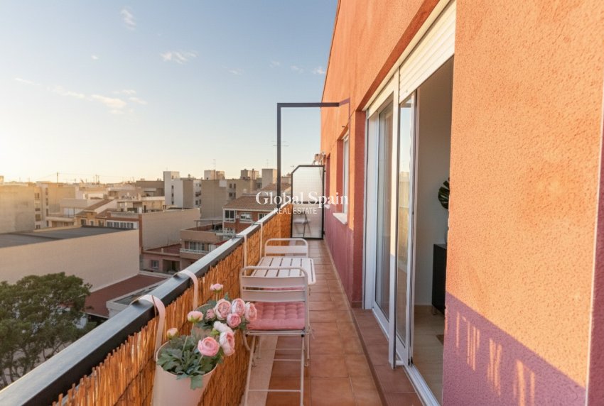 Wederverkoop - APPARTEMENT -
EL CAMPELLO - Costa Blanca