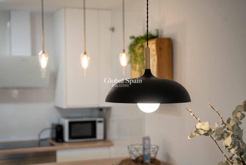 Wederverkoop - APPARTEMENT -
EL CAMPELLO - Costa Blanca