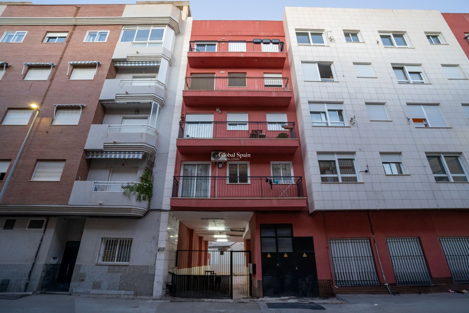 Wederverkoop - APPARTEMENT -
EL CAMPELLO - Costa Blanca