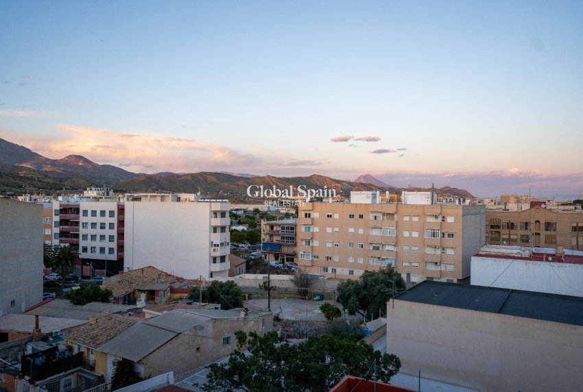 Wederverkoop - APPARTEMENT -
EL CAMPELLO - Costa Blanca