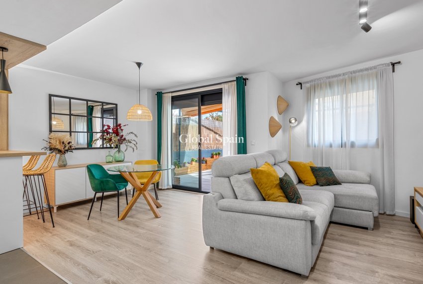 Wederverkoop - APPARTEMENT -
EL CAMPELLO - Muchavista