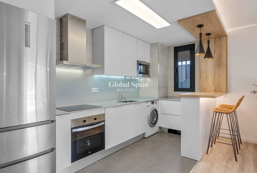 Wederverkoop - APPARTEMENT -
EL CAMPELLO - Muchavista