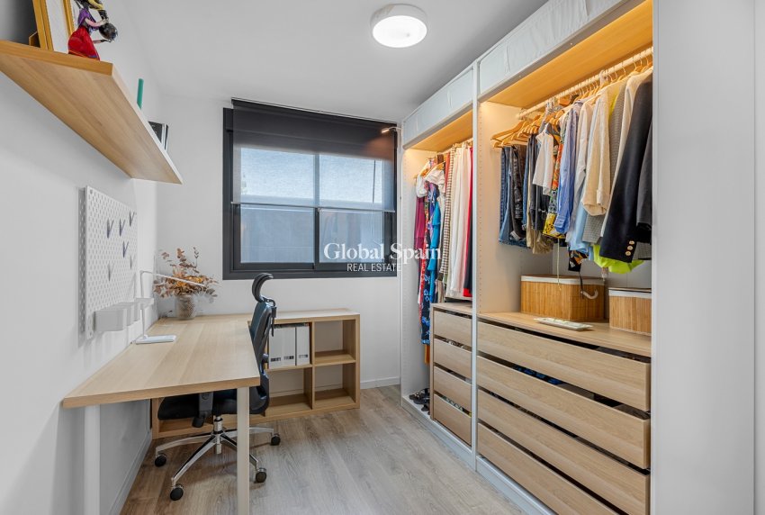 Wederverkoop - APPARTEMENT -
EL CAMPELLO - Muchavista