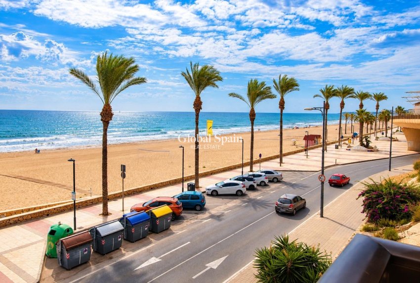 Wederverkoop - APPARTEMENT -
El Campello - Playa Muchavista