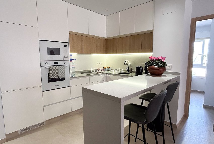 Wederverkoop - APPARTEMENT -
EL RASO - Costa Blanca