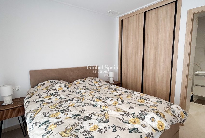 Wederverkoop - APPARTEMENT -
EL RASO - Costa Blanca