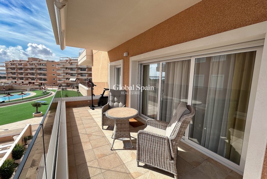 Wederverkoop - APPARTEMENT -
EL RASO - Costa Blanca