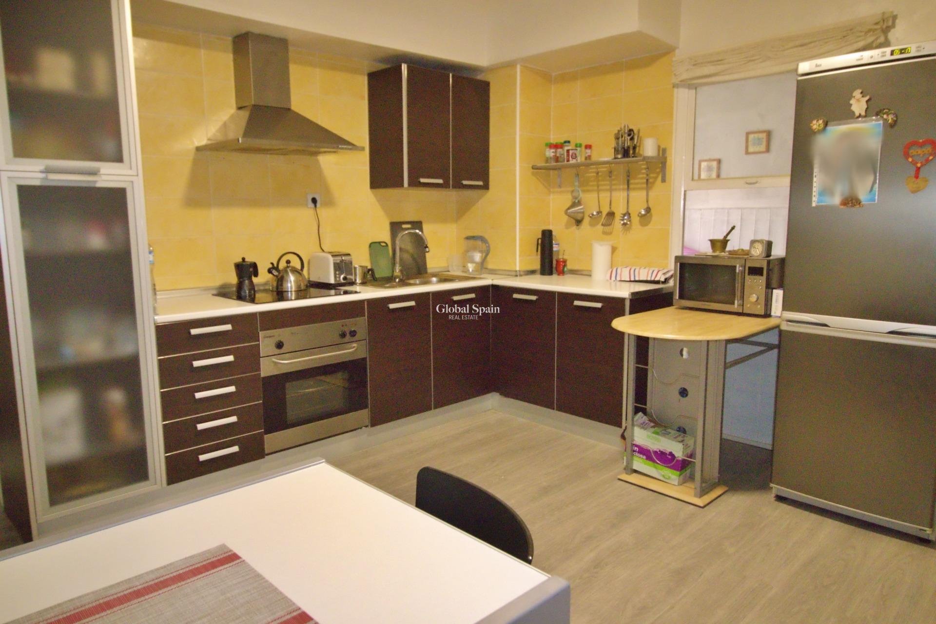 Wederverkoop - APPARTEMENT -
ELCHE - Plaza Crevillente-juzgados