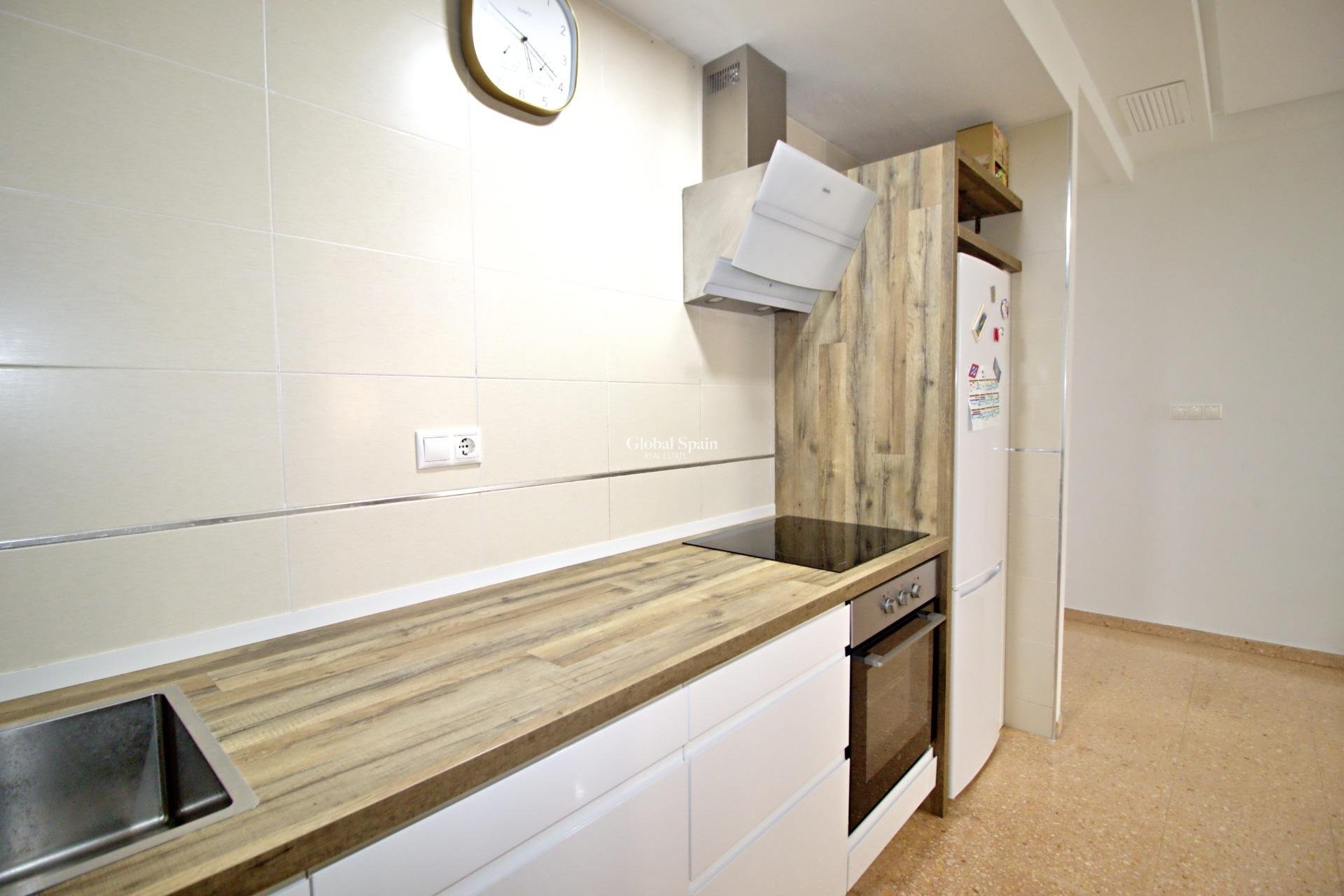 Wederverkoop - APPARTEMENT -
ELCHE - Plaza Madrid