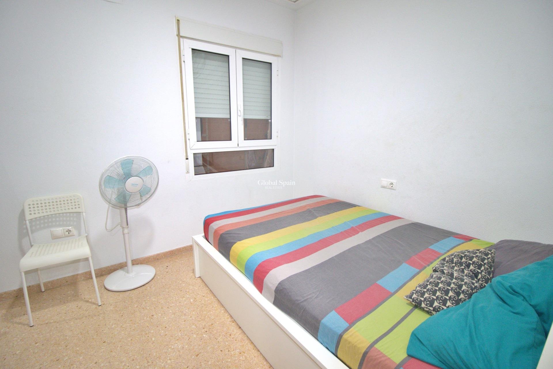 Wederverkoop - APPARTEMENT -
ELCHE - Plaza Madrid
