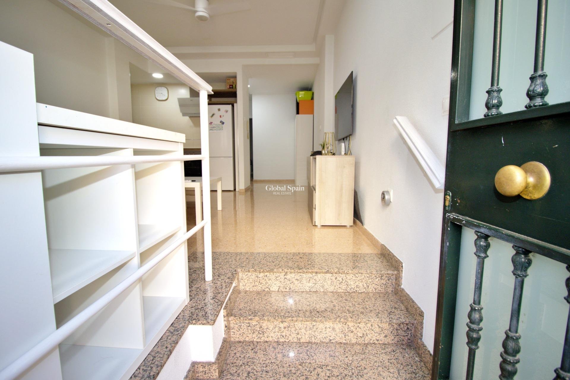 Wederverkoop - APPARTEMENT -
ELCHE - Plaza Madrid