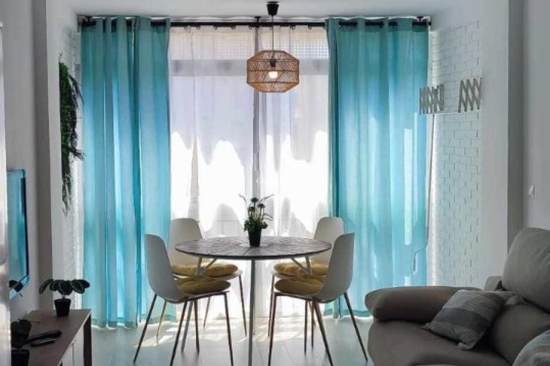 Wederverkoop - APPARTEMENT -
FINESTRAT