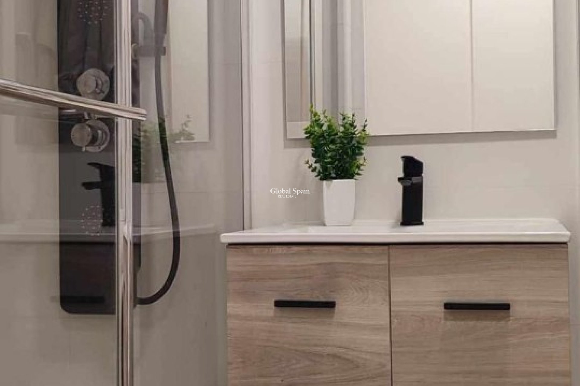 Wederverkoop - APPARTEMENT -
FINESTRAT