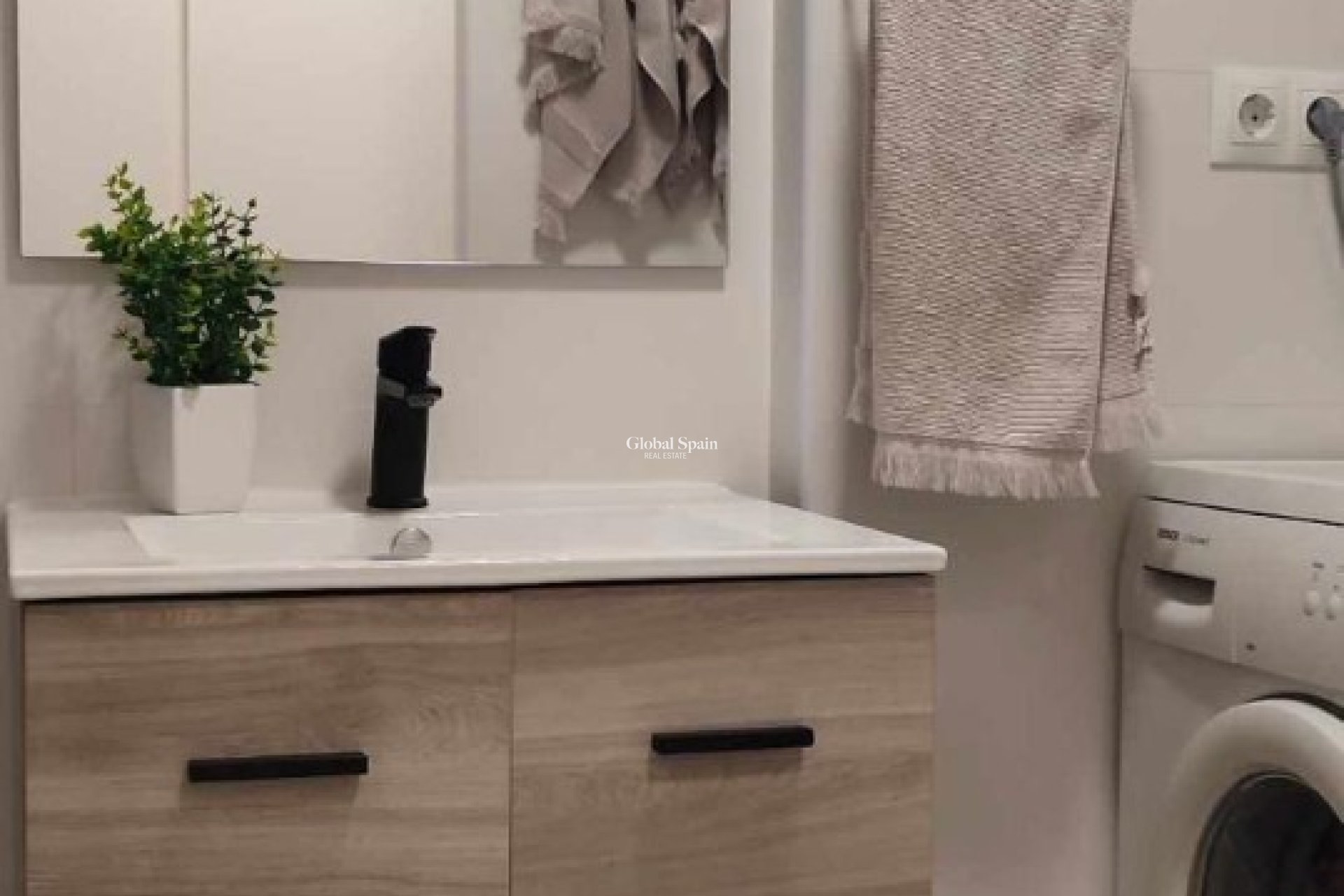 Wederverkoop - APPARTEMENT -
FINESTRAT