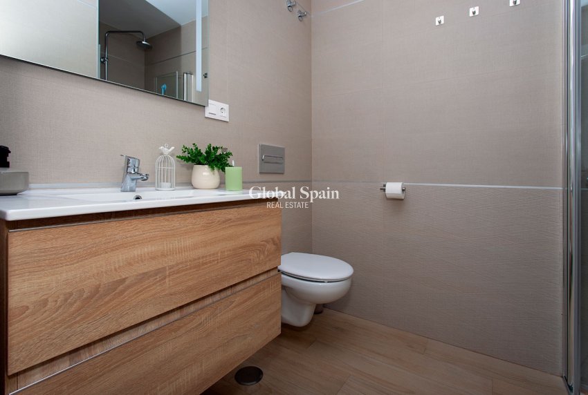 Wederverkoop - APPARTEMENT -
FINESTRAT