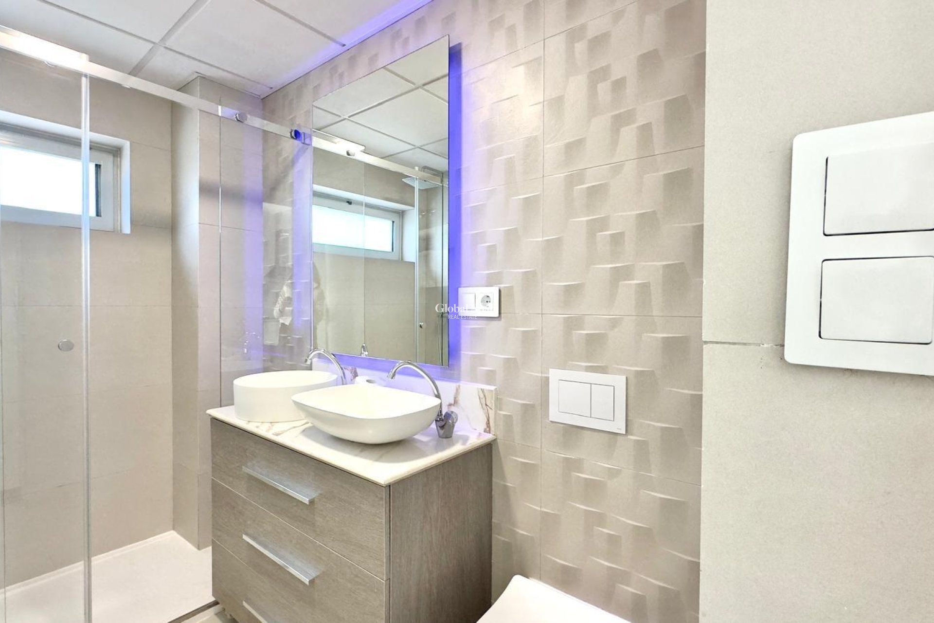 Wederverkoop - APPARTEMENT -
FINESTRAT