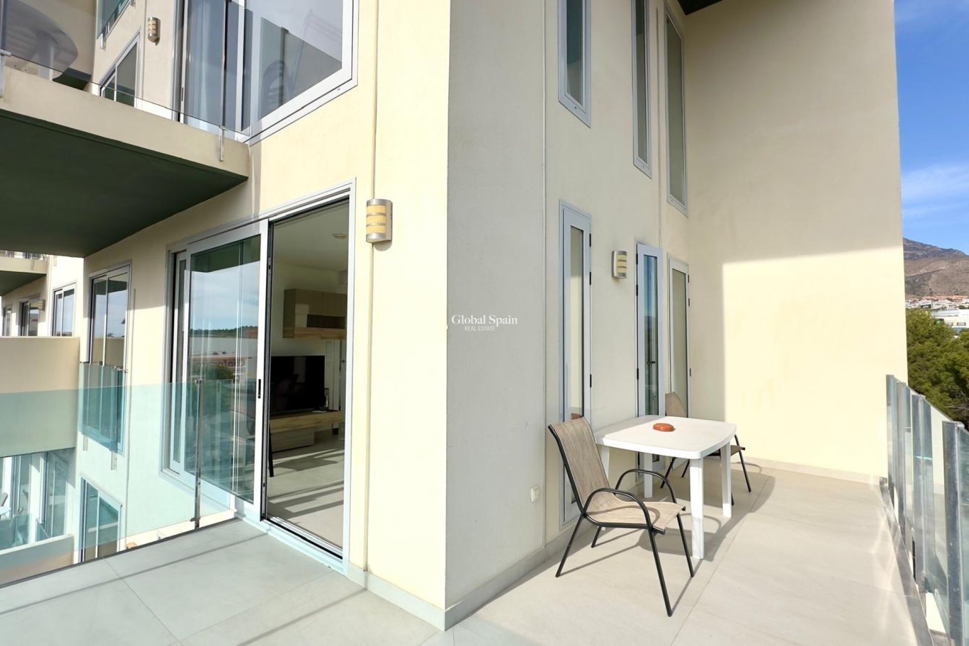 Wederverkoop - APPARTEMENT -
FINESTRAT