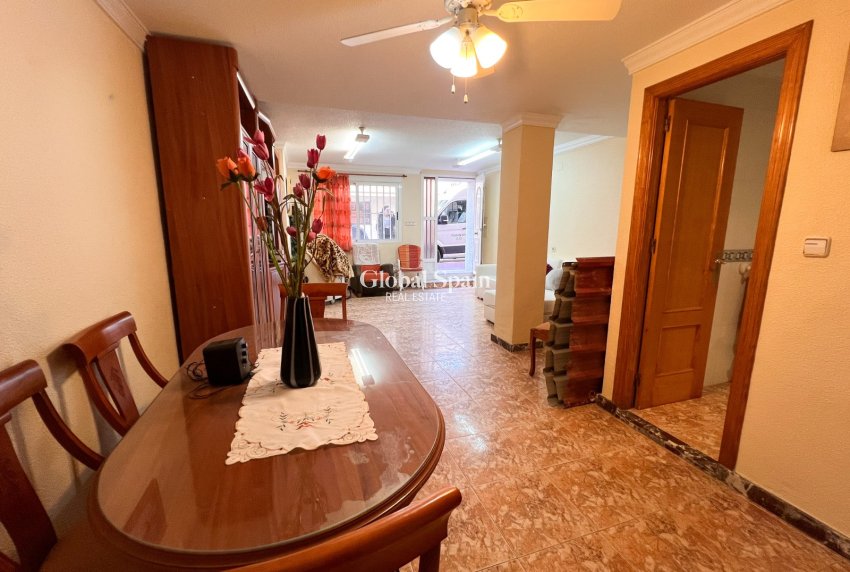 Wederverkoop - APPARTEMENT -
GUARDAMAR DEL SEGURA - Beach Guardamar