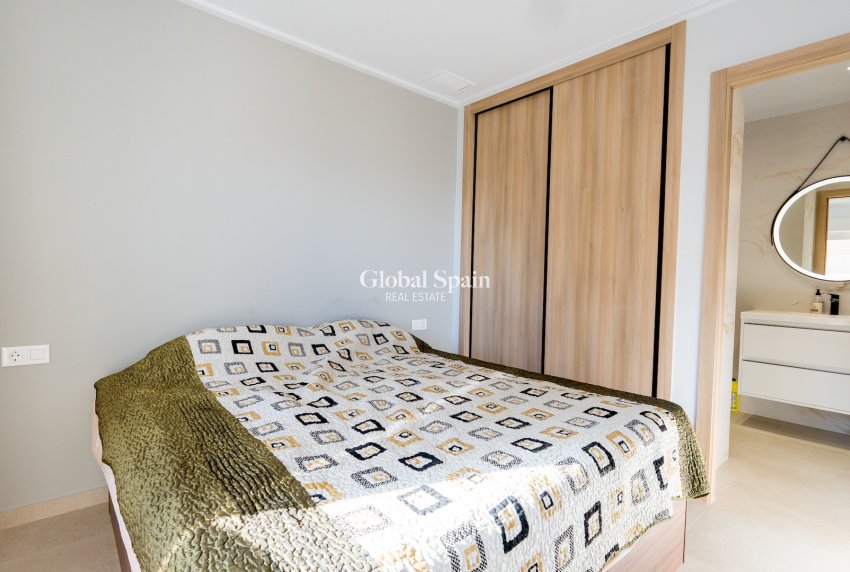 Wederverkoop - APPARTEMENT -
GUARDAMAR DEL SEGURA - El Raso