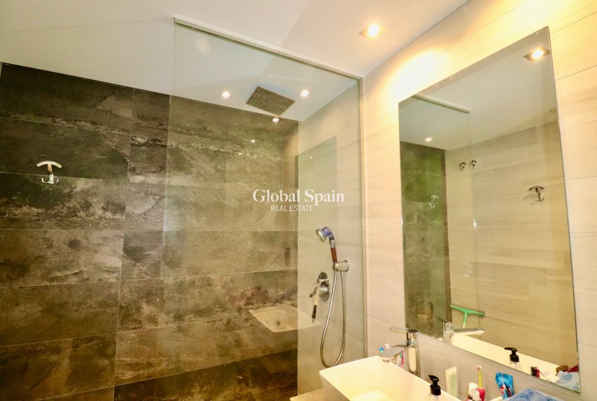 Wederverkoop - APPARTEMENT -
GUARDAMAR DEL SEGURA - Guardamar - El Raso