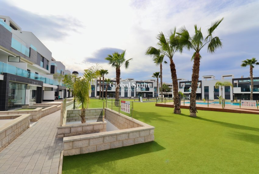 Wederverkoop - APPARTEMENT -
GUARDAMAR DEL SEGURA - Guardamar - El Raso