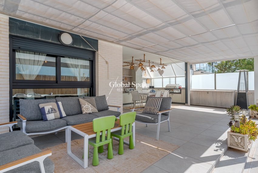 Wederverkoop - APPARTEMENT -
GUARDAMAR DEL SEGURA - Guardamar