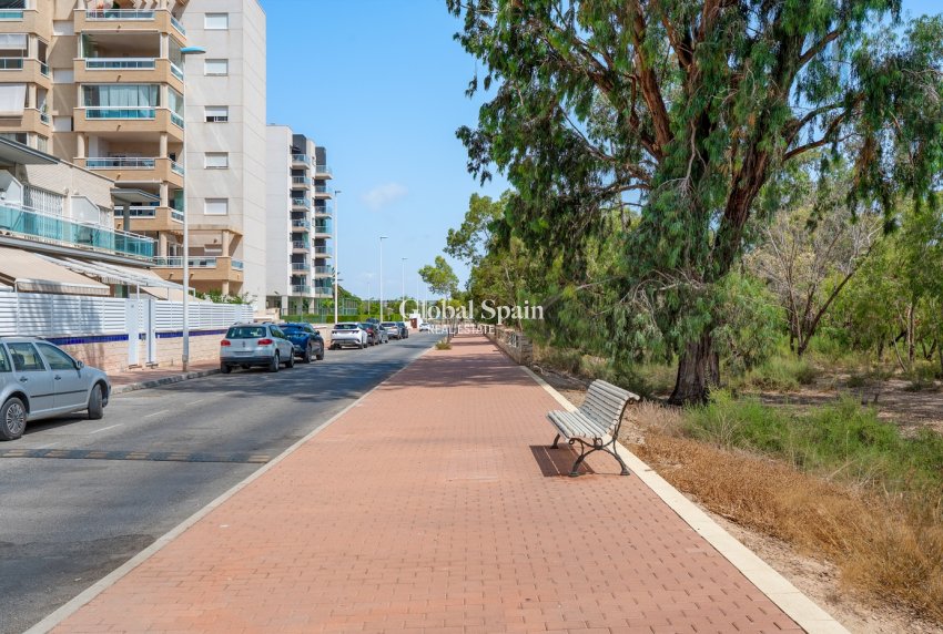 Wederverkoop - APPARTEMENT -
GUARDAMAR DEL SEGURA - Guardamar