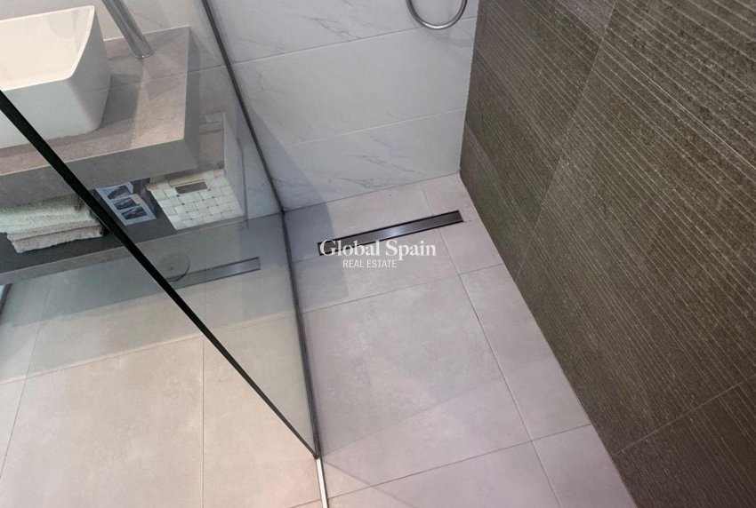 Wederverkoop - APPARTEMENT -
GUARDAMAR DEL SEGURA - Oasis Beach