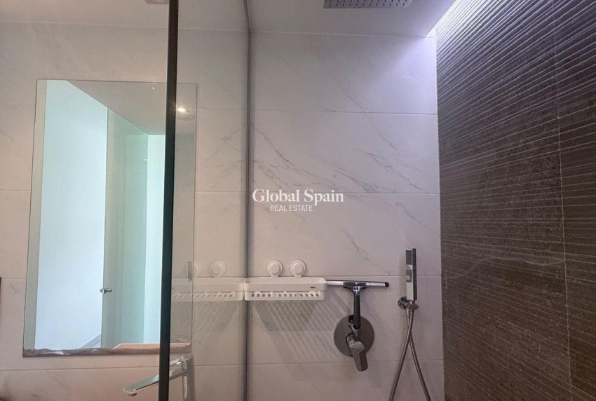 Wederverkoop - APPARTEMENT -
GUARDAMAR DEL SEGURA - Oasis Beach