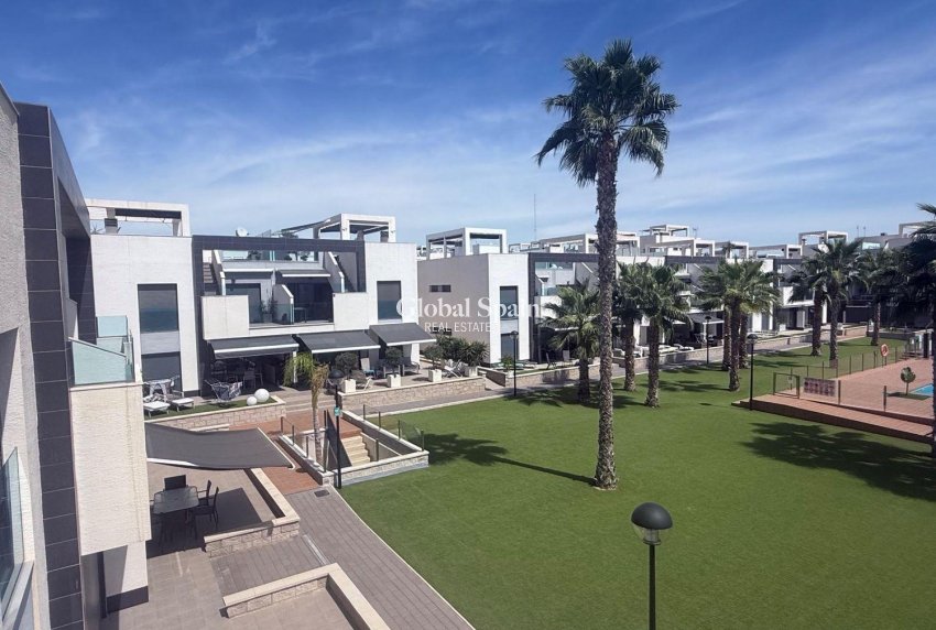 Wederverkoop - APPARTEMENT -
GUARDAMAR DEL SEGURA - Oasis Beach