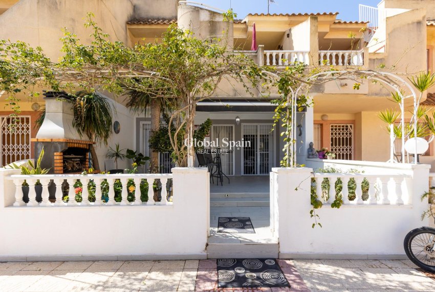 Wederverkoop - APPARTEMENT -
GUARDAMAR DEL SEGURA - Urbanizaciones