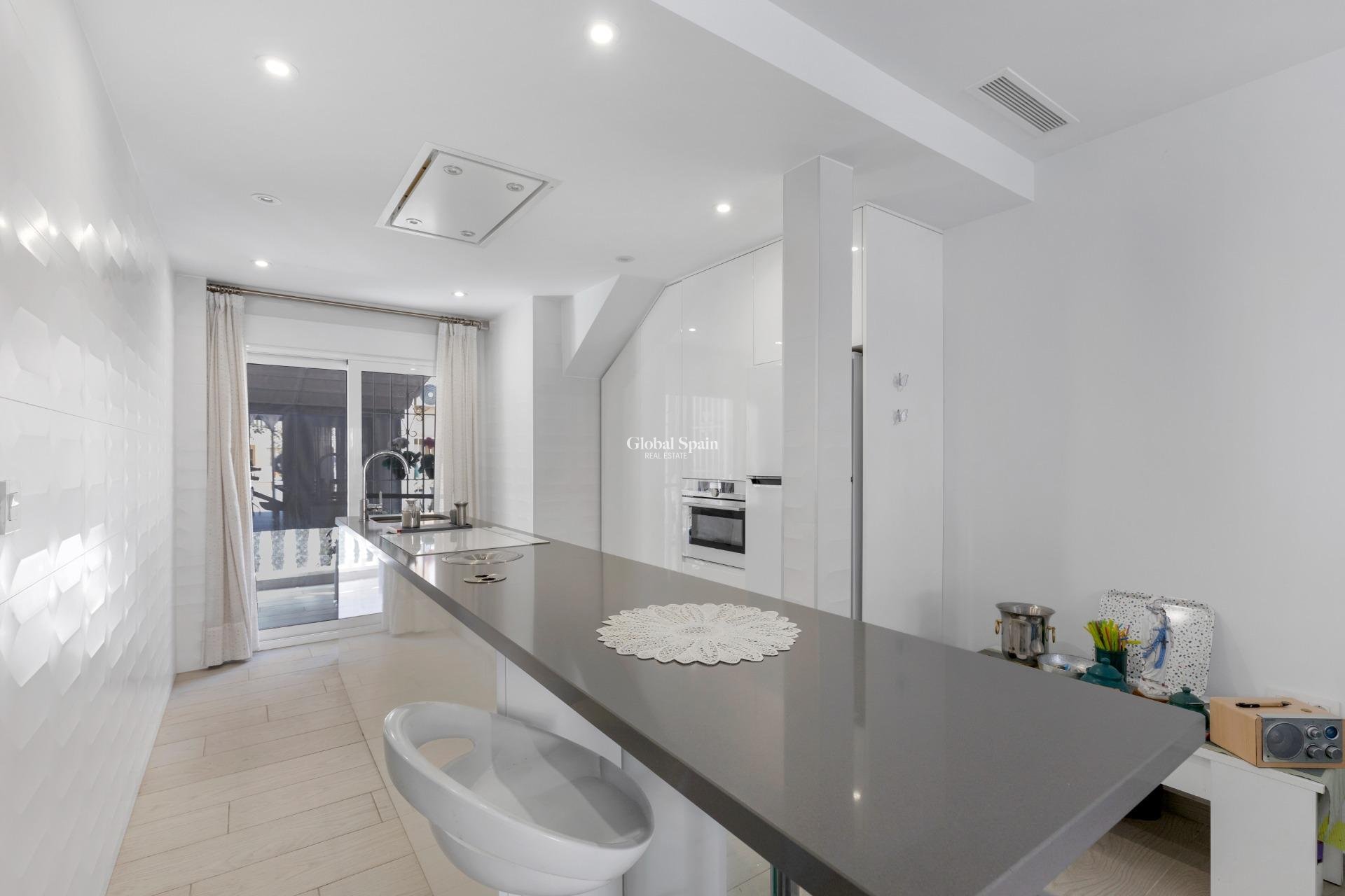 Wederverkoop - APPARTEMENT -
GUARDAMAR DEL SEGURA - Urbanizaciones