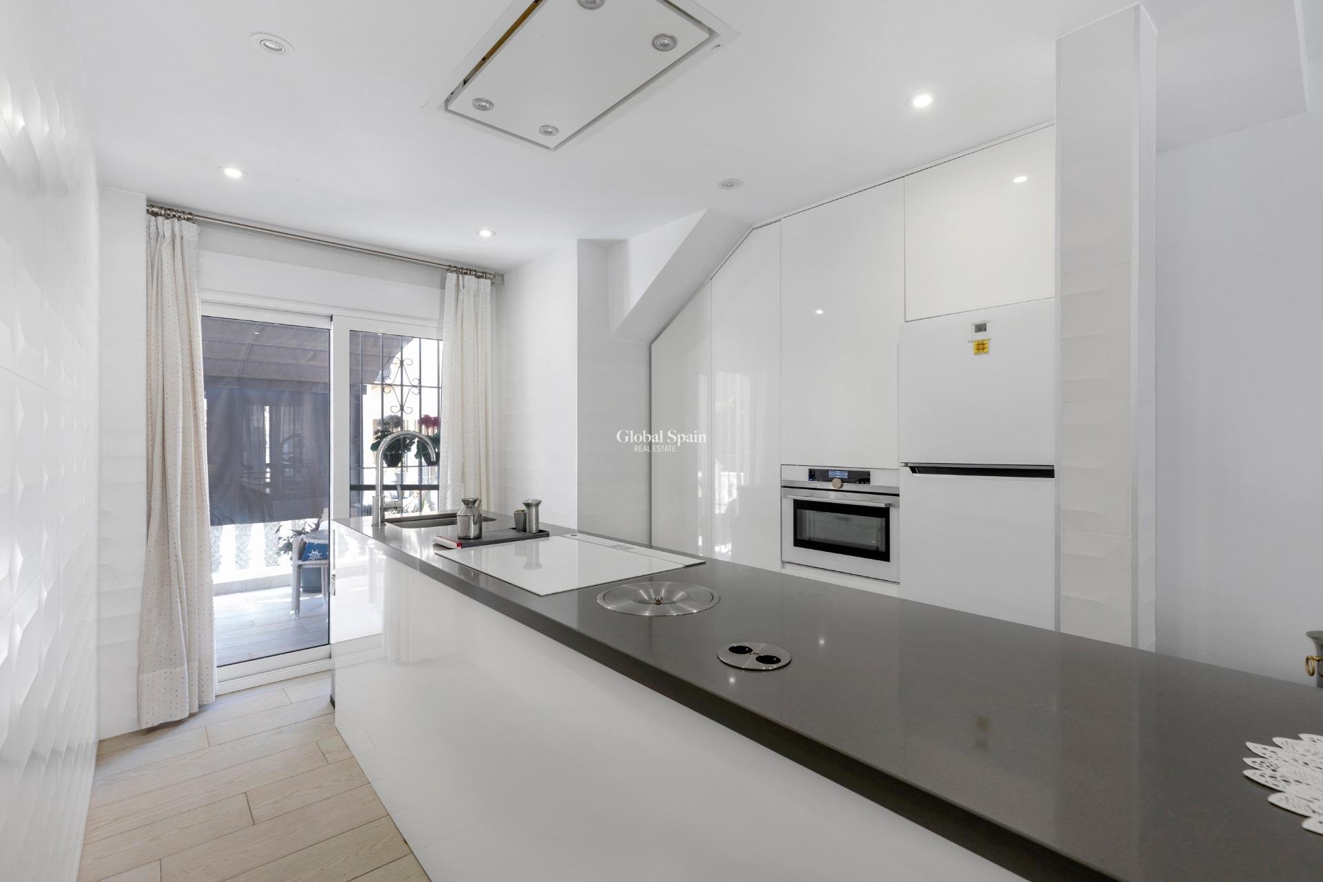 Wederverkoop - APPARTEMENT -
GUARDAMAR DEL SEGURA - Urbanizaciones