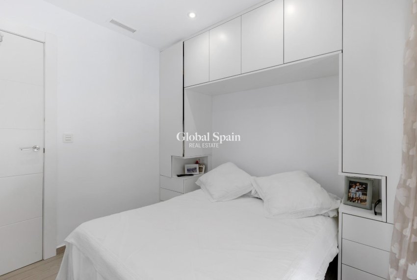 Wederverkoop - APPARTEMENT -
GUARDAMAR DEL SEGURA - Urbanizaciones