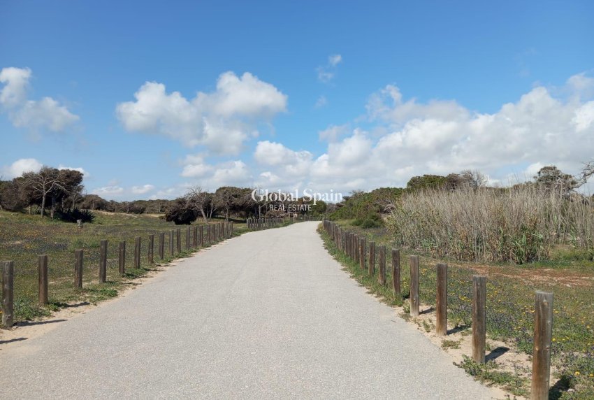 Wederverkoop - APPARTEMENT -
GUARDAMAR DEL SEGURA - Urbanizaciones