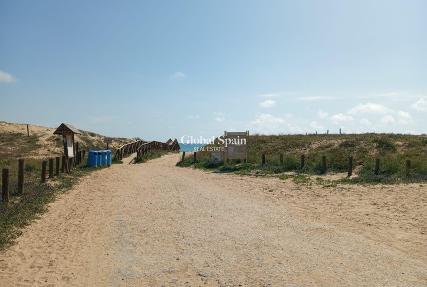 Wederverkoop - APPARTEMENT -
GUARDAMAR DEL SEGURA - Urbanizaciones