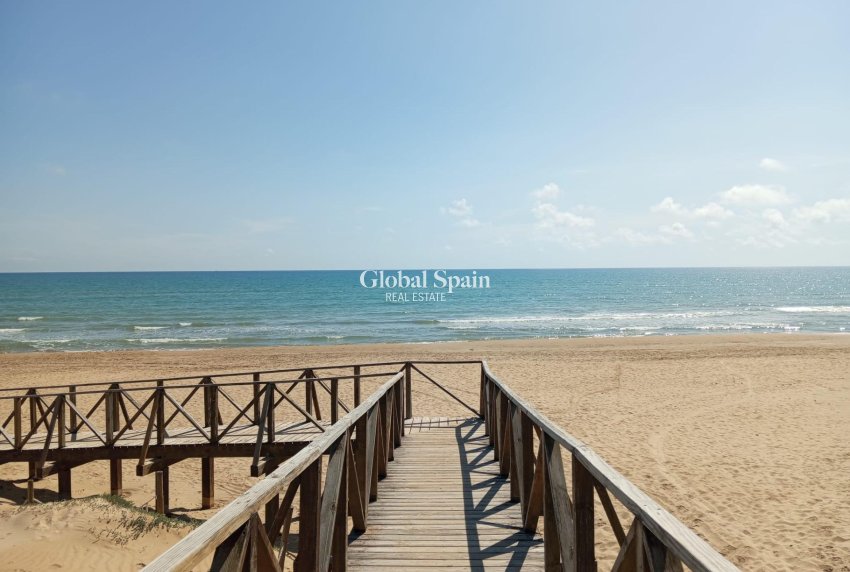 Wederverkoop - APPARTEMENT -
GUARDAMAR DEL SEGURA - Urbanizaciones