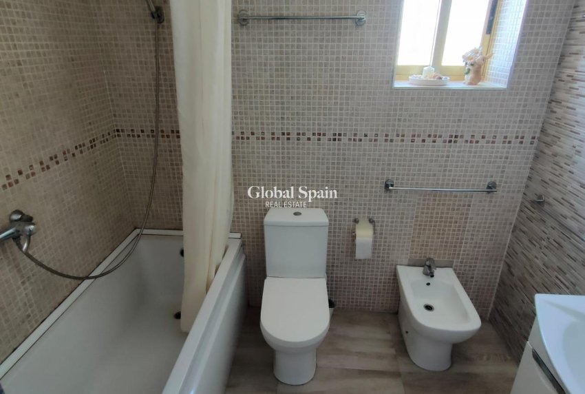 Wederverkoop - APPARTEMENT -
GUARDAMAR DEL SEGURA - Zona Pueblo