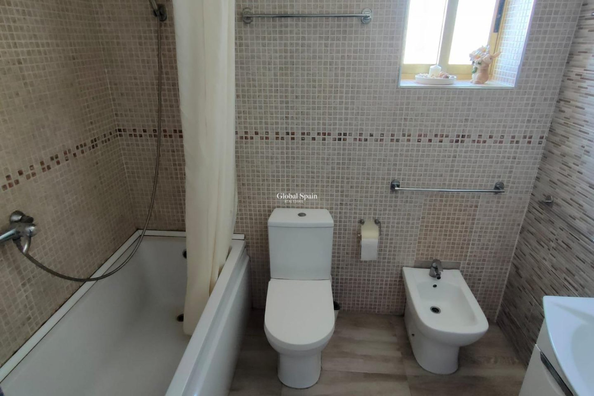 Wederverkoop - APPARTEMENT -
GUARDAMAR DEL SEGURA - Zona Pueblo
