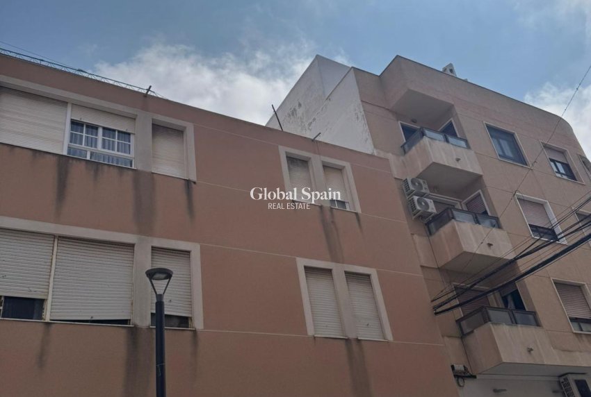 Wederverkoop - APPARTEMENT -
GUARDAMAR DEL SEGURA