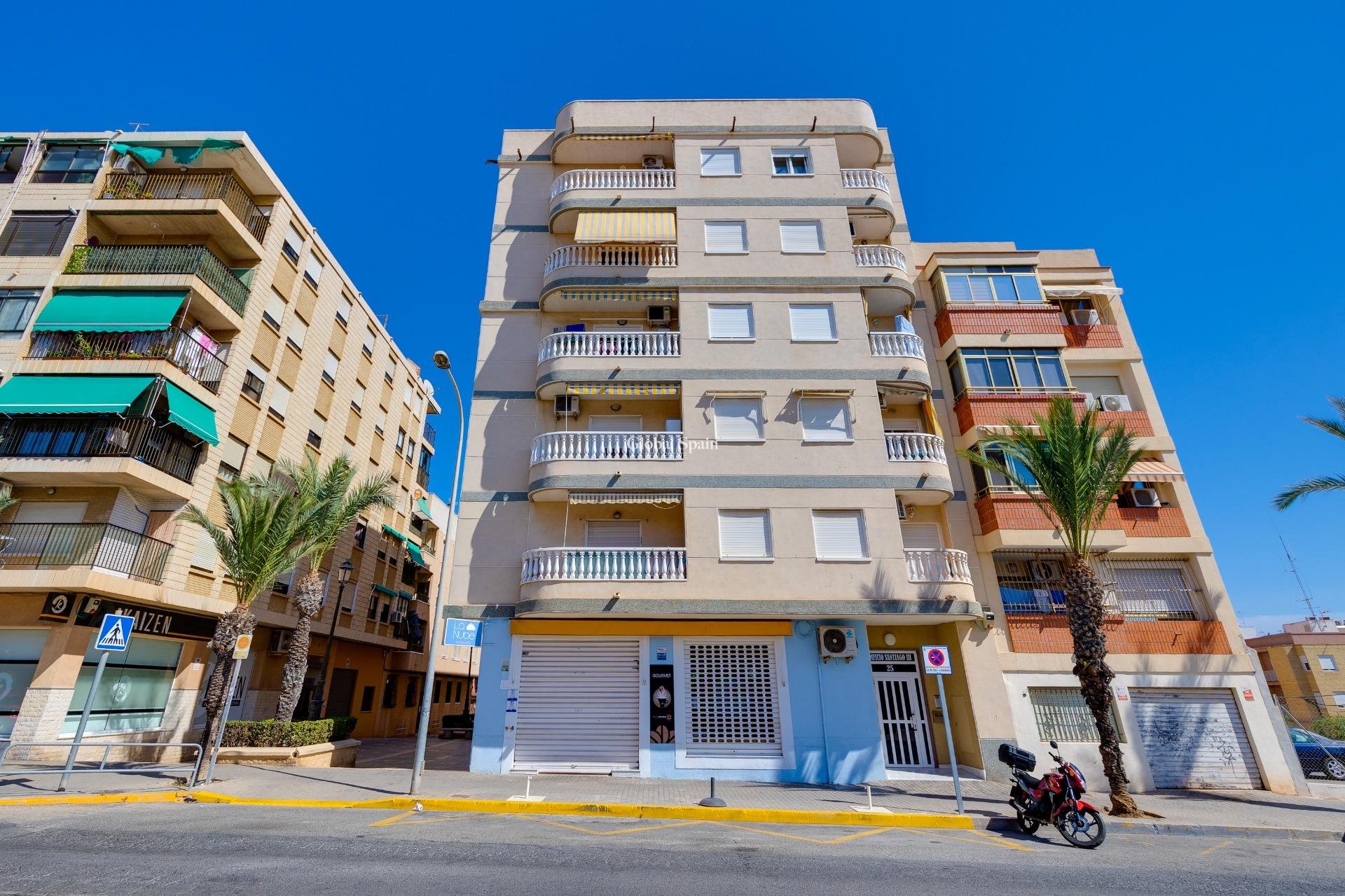 Wederverkoop - APPARTEMENT -
GUARDAMAR DEL SEGURA