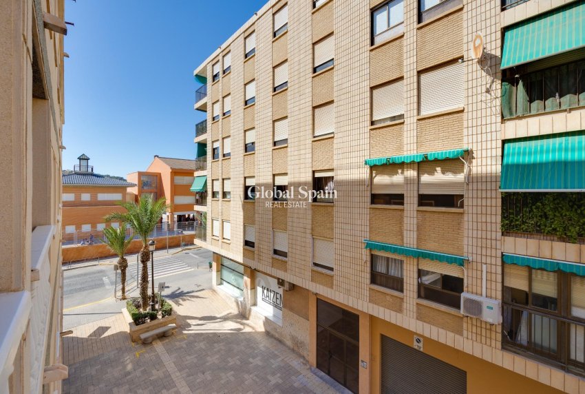 Wederverkoop - APPARTEMENT -
GUARDAMAR DEL SEGURA