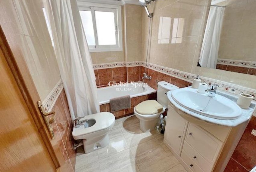 Wederverkoop - APPARTEMENT -
GUARDAMAR DEL SEGURA