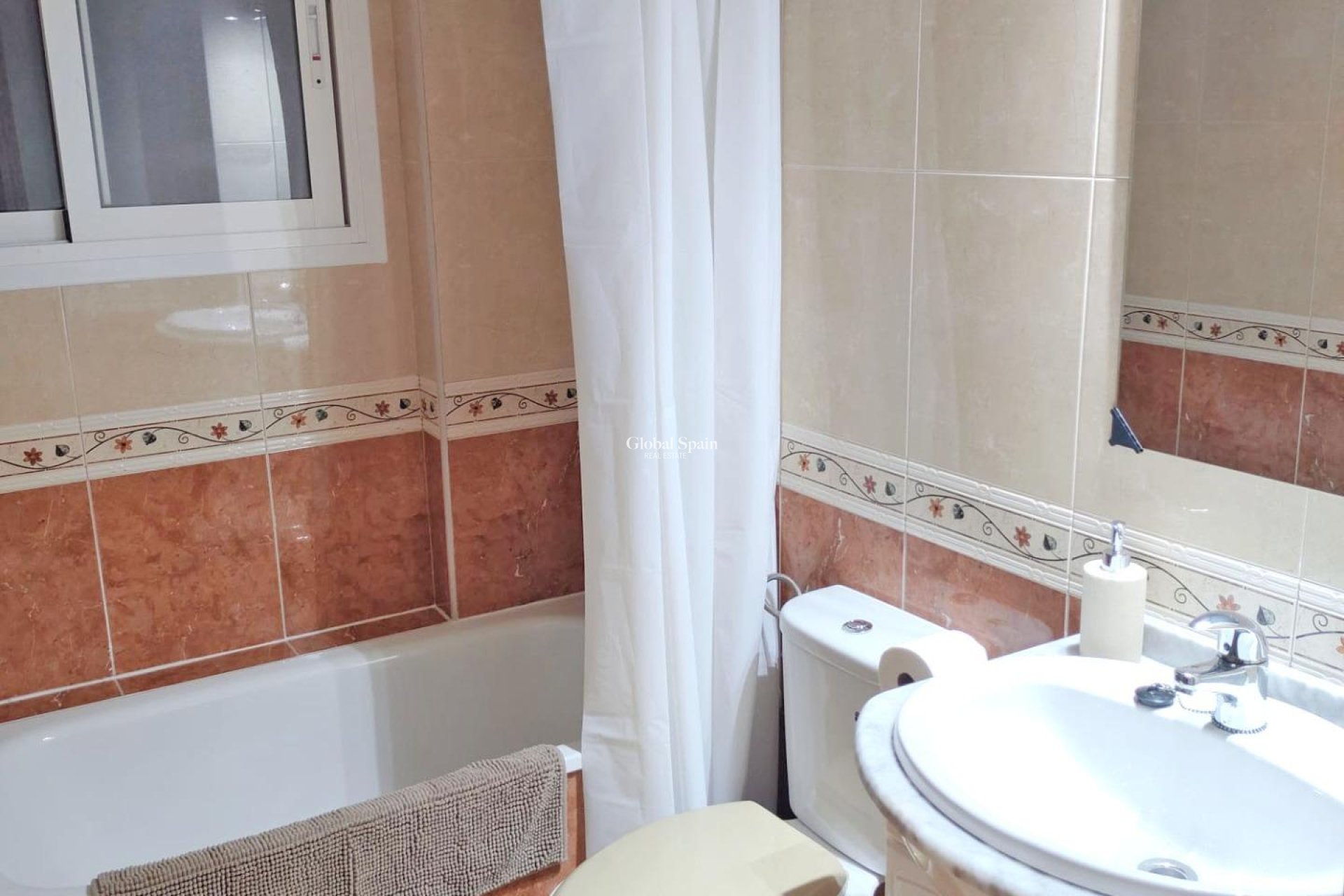 Wederverkoop - APPARTEMENT -
GUARDAMAR DEL SEGURA