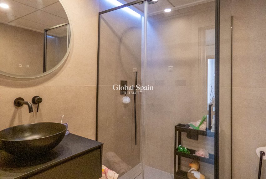 Wederverkoop - APPARTEMENT -
GUARDAMAR DEL SEGURA