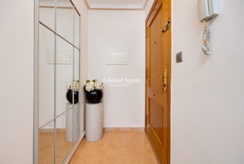 Wederverkoop - APPARTEMENT -
JACARILLA - Inland