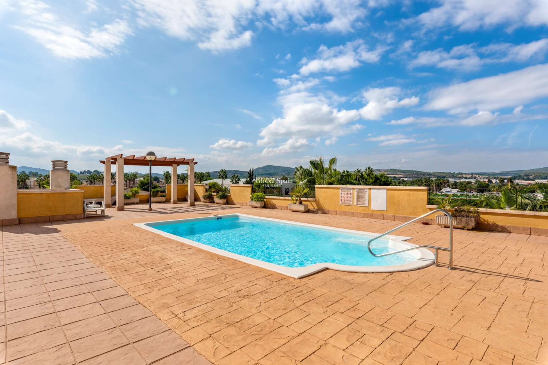 Wederverkoop - APPARTEMENT -
JACARILLA - Inland