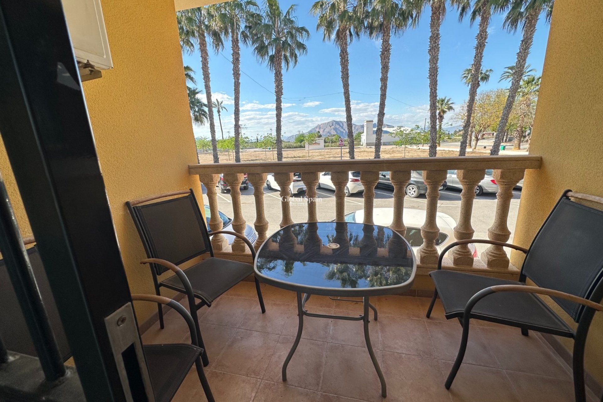 Wederverkoop - APPARTEMENT -
JACARILLA - Inland