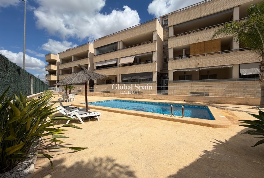 Wederverkoop - APPARTEMENT -
JACARILLA - Jacarilla